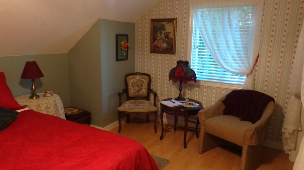 Tea Cozy Bed & Breakfast Qualicum Beach Exterior photo
